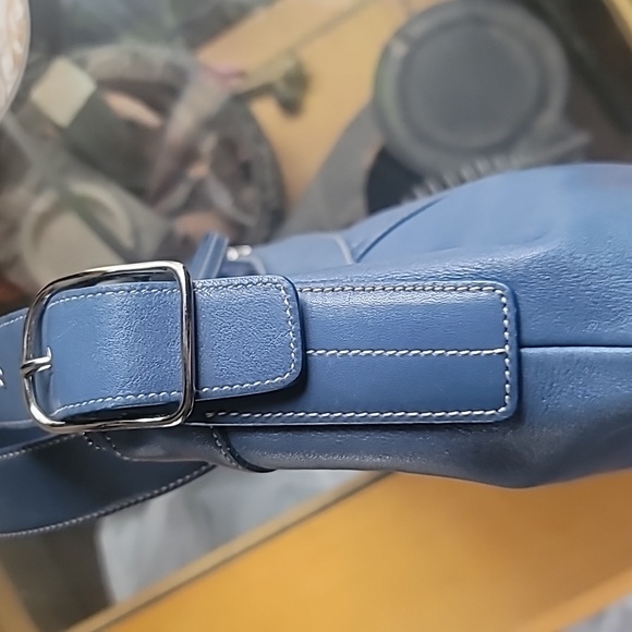 Vintage Coach Slim Legacy Blue Leather Duffle - Picture 7 of 11